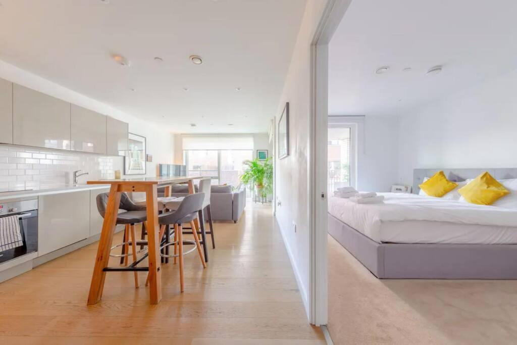 لندن Superb 1 Bedroom Apartment 3Mins From Tube Station المظهر الخارجي الصورة