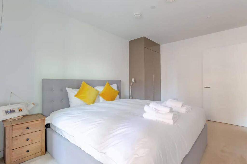 لندن Superb 1 Bedroom Apartment 3Mins From Tube Station المظهر الخارجي الصورة