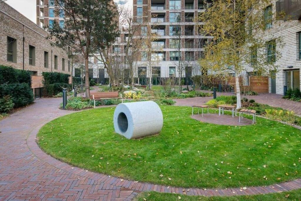 لندن Superb 1 Bedroom Apartment 3Mins From Tube Station المظهر الخارجي الصورة