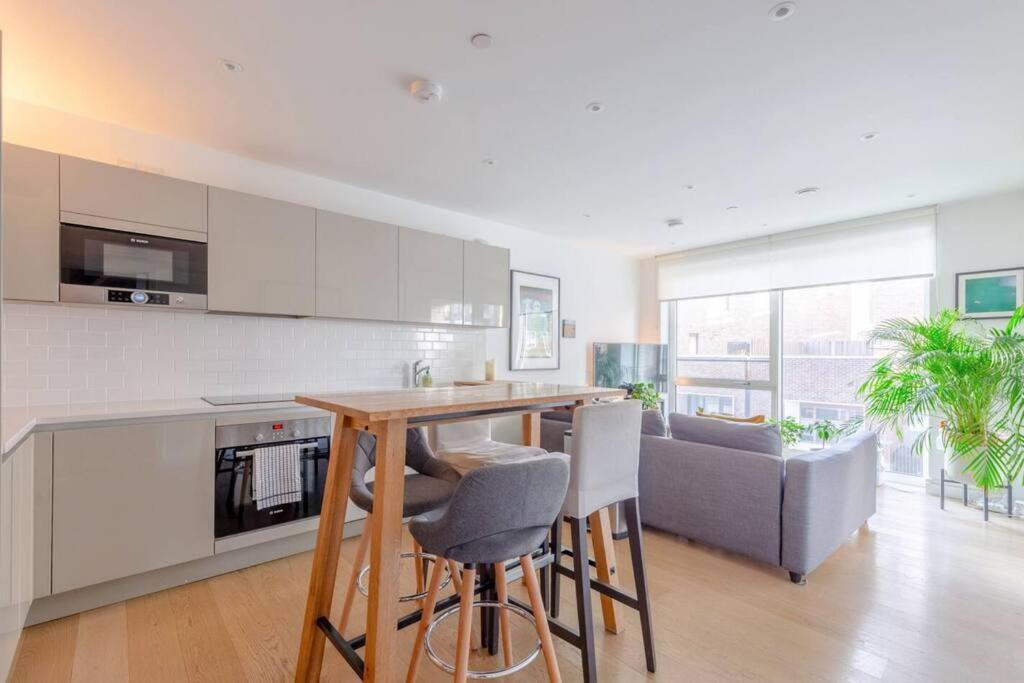 لندن Superb 1 Bedroom Apartment 3Mins From Tube Station المظهر الخارجي الصورة